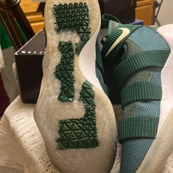 Nike Lebron 11 Celtics soldier basketball shoes. - Picture 5 of 8